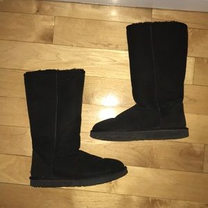 Like new black tall Uggs
